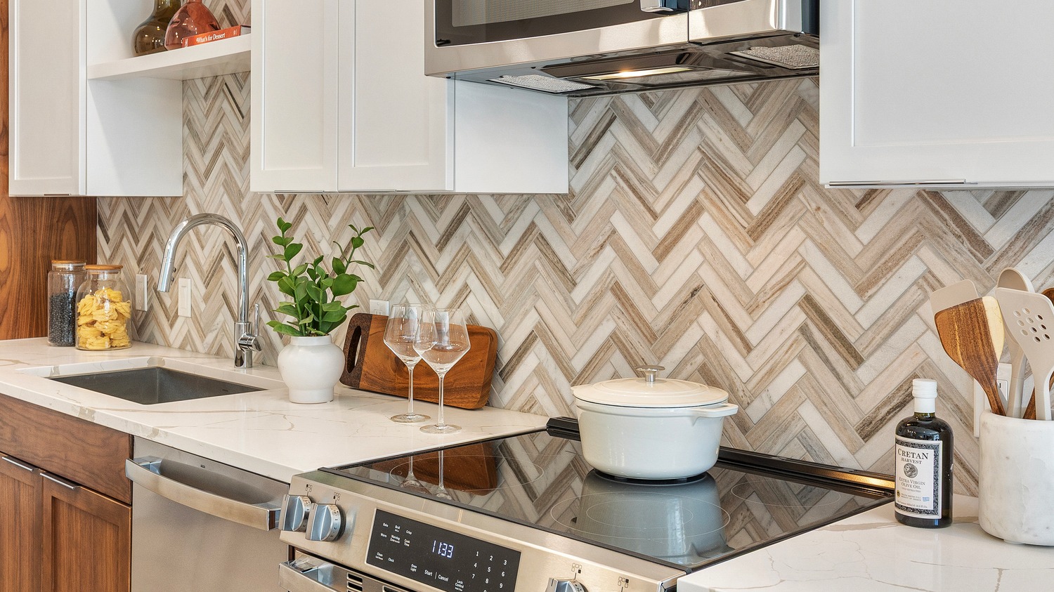 Kitchen in one of Epicurean's luxury apartments in Salem, NH
