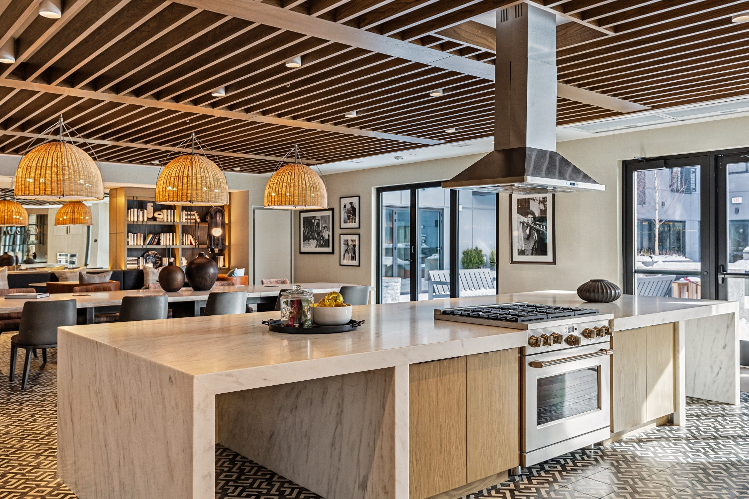 Epicurean_LuxuryCommunity_Amenities_KitchenLounge_TuscanVillage