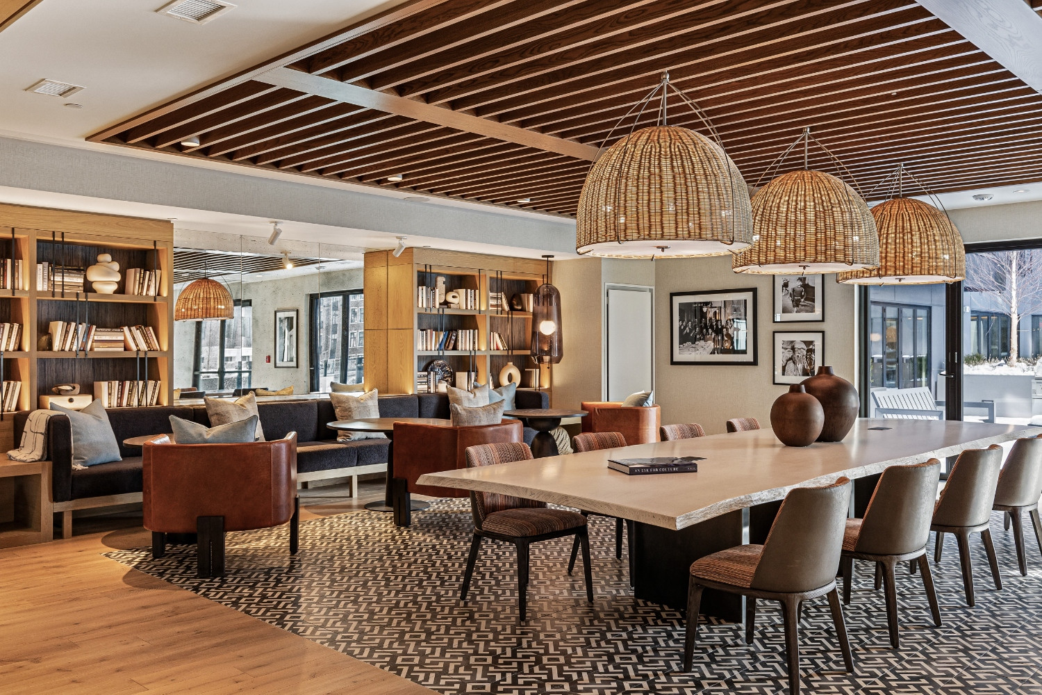 Epicurean_LuxuryCommunity_Amenities_KitchenLounge_TuscanVillage